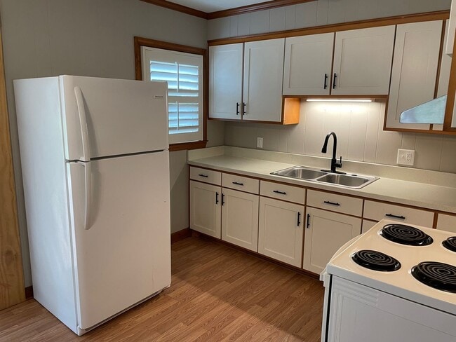 Building Photo - 2 bed, 1 bath house located in Siler City!