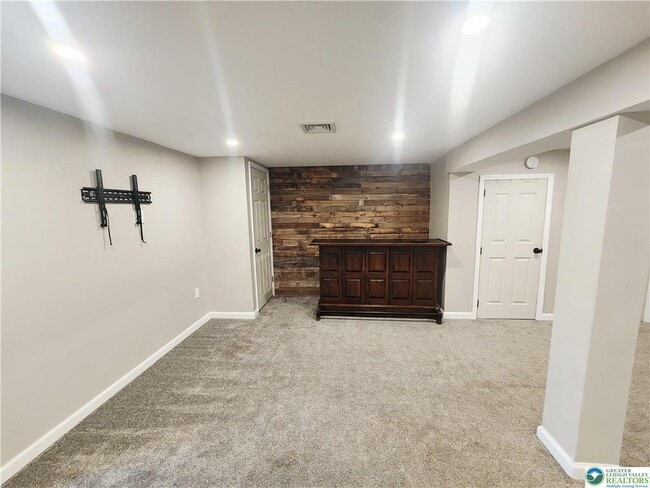 Building Photo - 241 Willow St