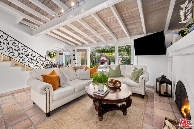 Building Photo - 213 Via Cordova