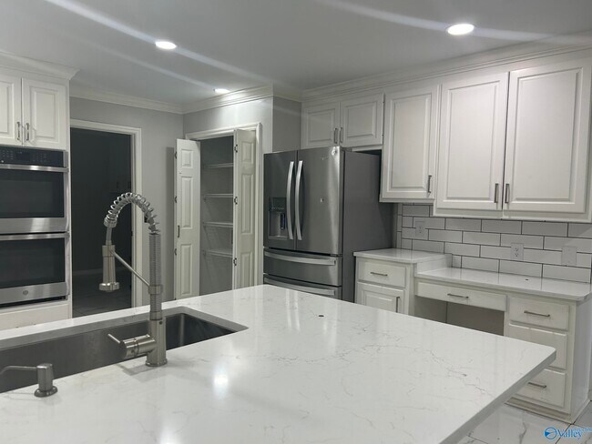 Building Photo - 2012 Fairway Hills Dr