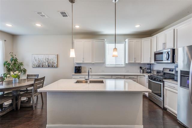 Building Photo - 811 Maverick St