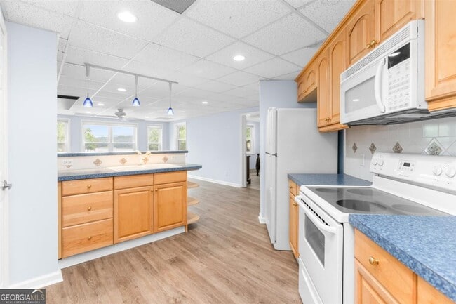 Building Photo - 1060 Old Rock Rd