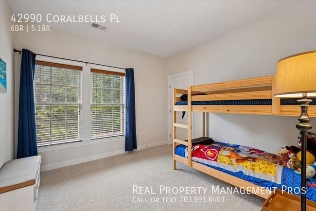Building Photo - 42990 Coralbells Pl