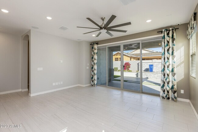 Building Photo - 15292 W Linden St