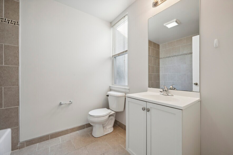 Bathroom - 2638 Federal St