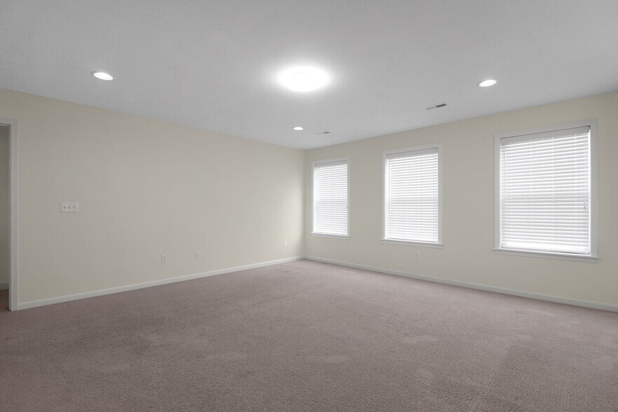 Building Photo - 6743 Palmetto Dr