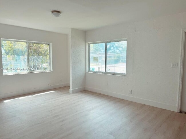Building Photo - 106 NW 28th Terrace