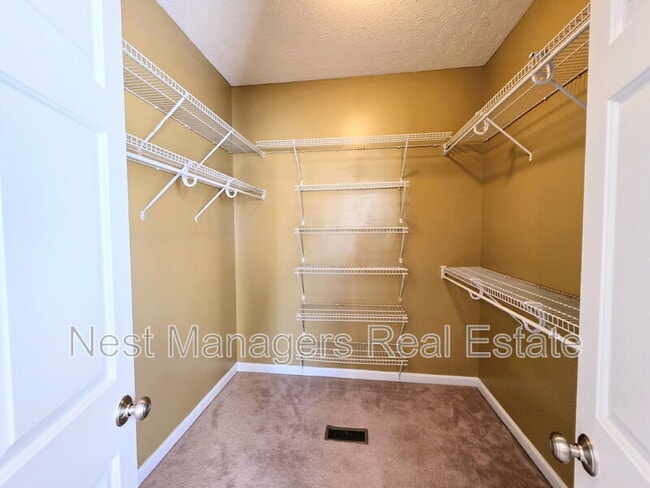 Building Photo - 1612 Middle Creek Cir