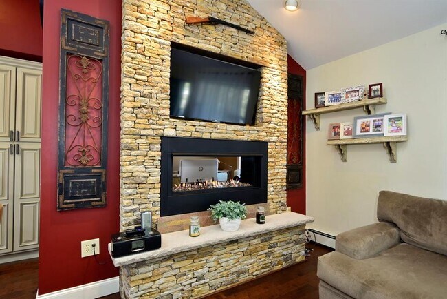 Building Photo - 62 Reposa Sq