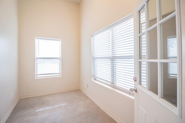 Building Photo - 5402 158th St