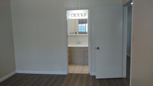 Building Photo - 5490 King Rd