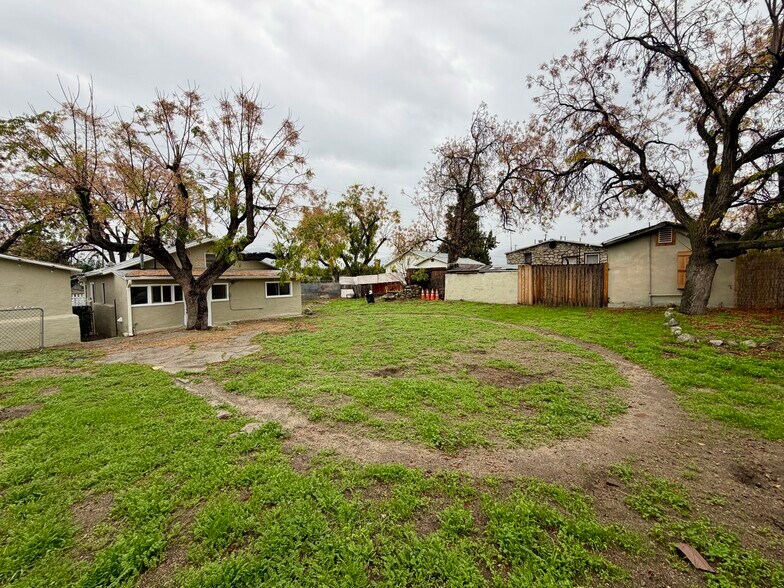 Building Photo - 1720 San Bernardino Ave
