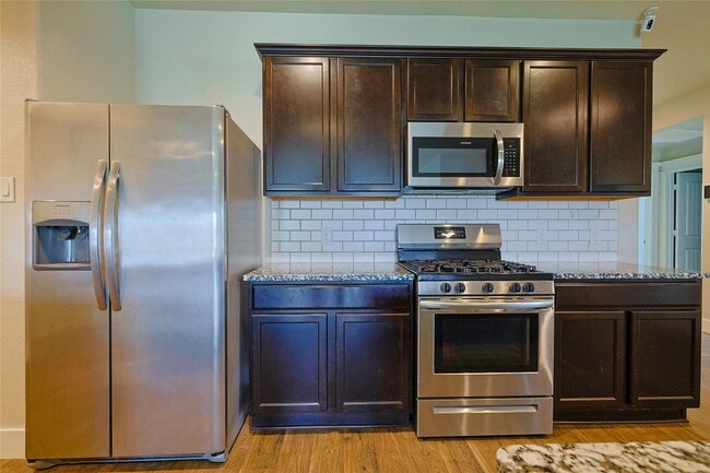 Building Photo - 707 Acacia Park Ln