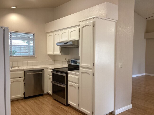 Building Photo - 9615 N Buttonwood Ct