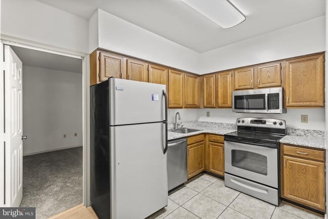 Building Photo - 2506 Fairfax Dr