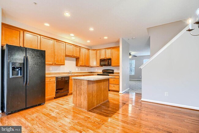 Building Photo - 736 Wineberry Way