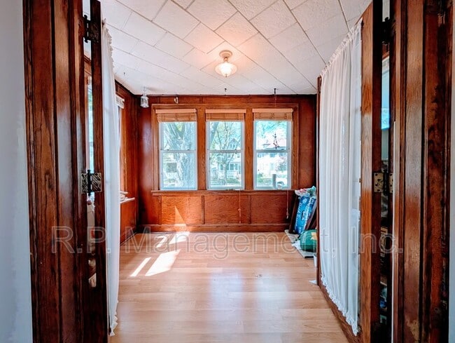 Building Photo - 398 Herschel St
