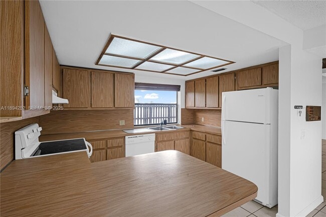 Building Photo - 15070 SW 49th Ln