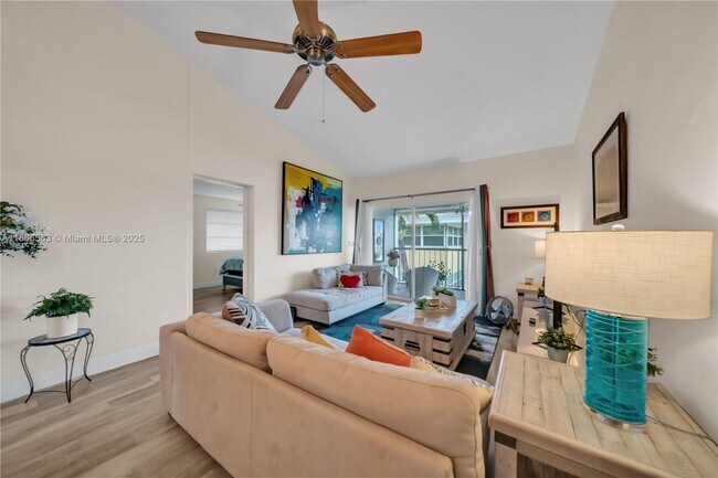 Building Photo - 4613 SE 5th Ave