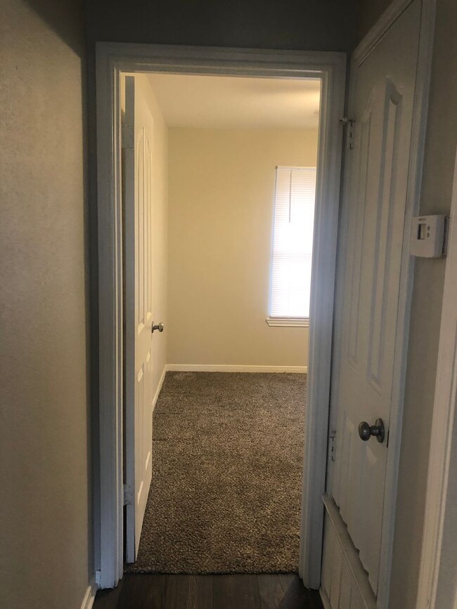 Building Photo - 5002 Velma Dr