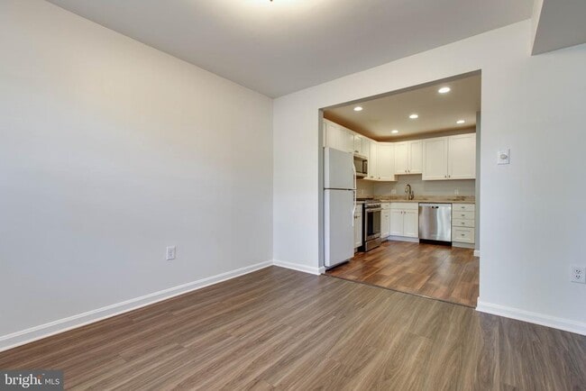 Building Photo - 822 Quince Orchard Blvd