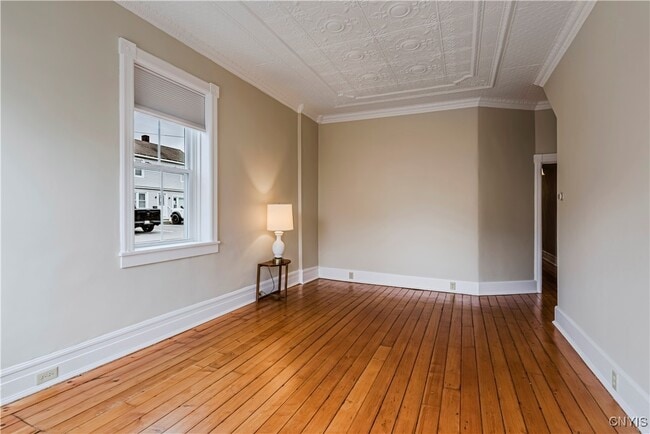 Building Photo - 25 College St