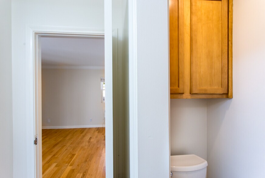 Building Photo - 2135 S Cloverdale Ave