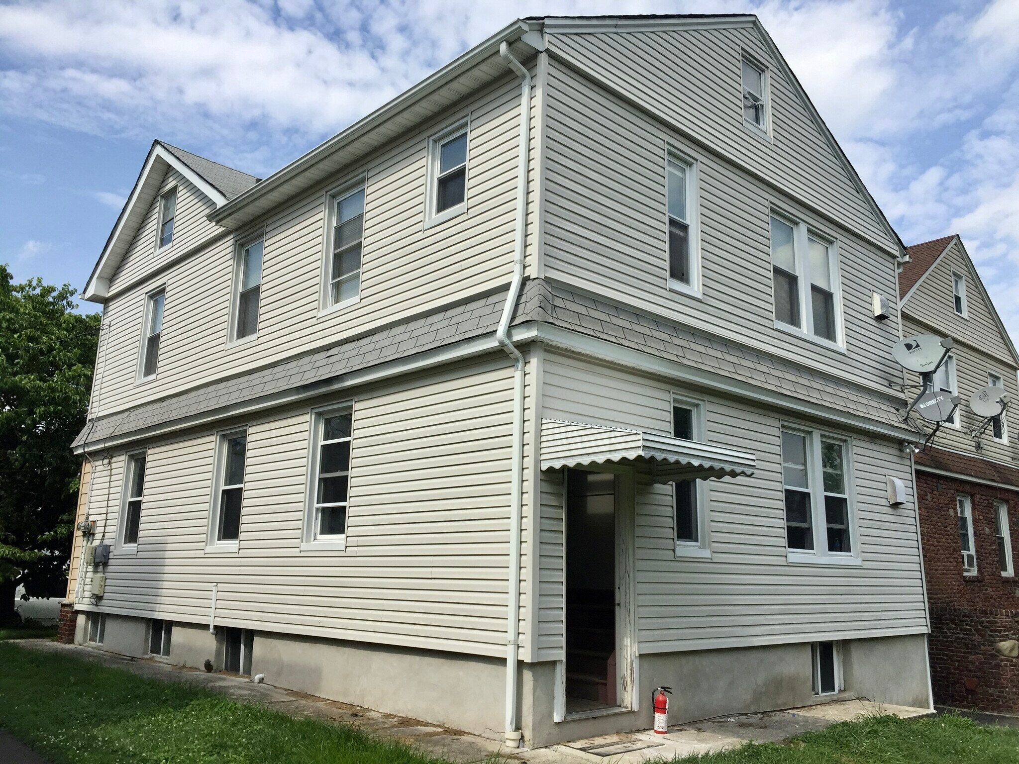 Building Photo - 225 3rd Ave