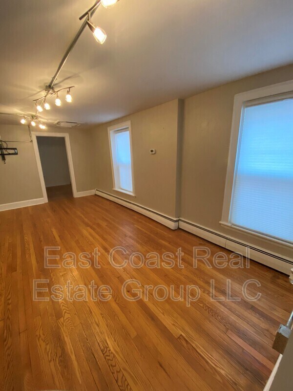 Building Photo - 4 W Water St