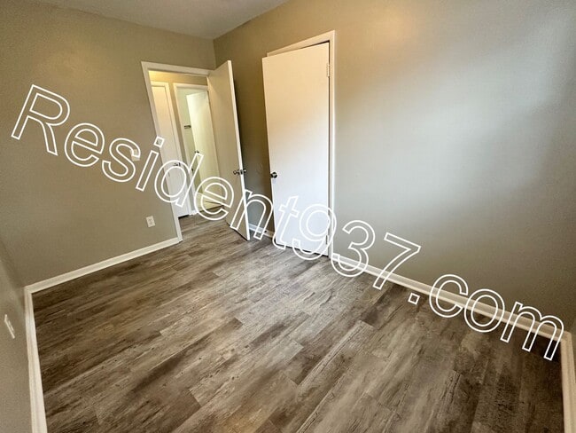 Building Photo - 3 Bedroom 1 Bath