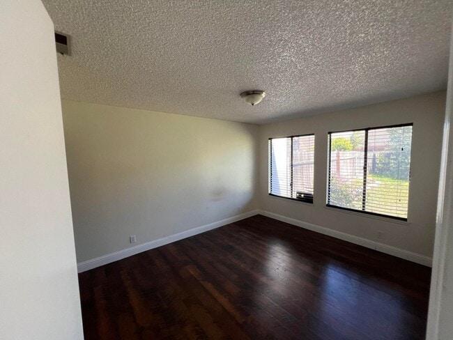 Building Photo - 406 Coronado Dr