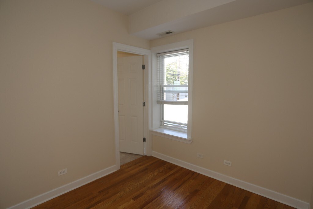 Building Photo - 3251 N Clifton Ave