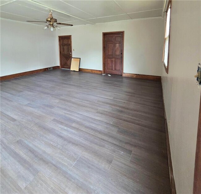 Building Photo - 421 Springside Dr