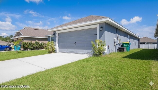 Building Photo - 814 Moment St