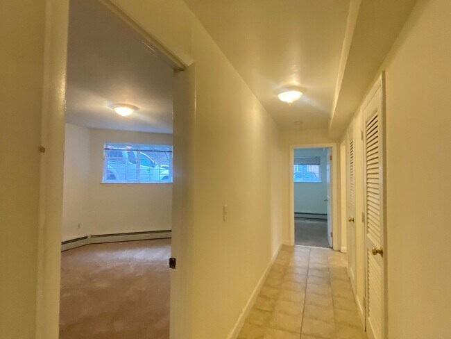 Building Photo - Nice 3 bed in Packards corner