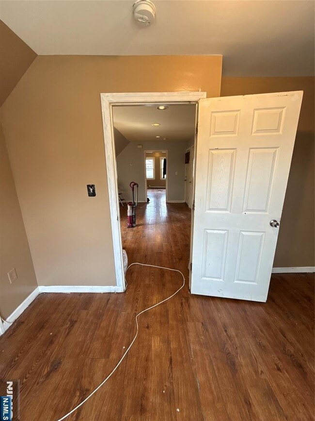 Building Photo - 220 S Burnet St