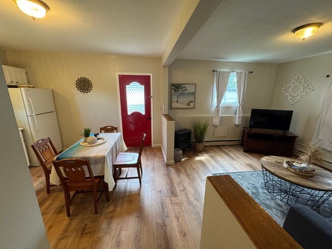 Building Photo - Winter Rental - Furnished 2 Bedroom Rental...