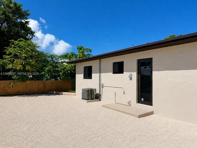 Building Photo - 224 Hispanola Rd