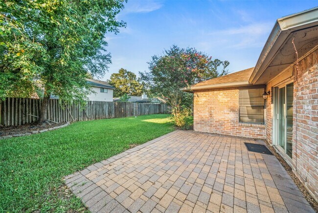 Building Photo - 2707 Foliage Green Dr