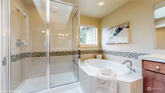 Building Photo - 13101 NE 84th St