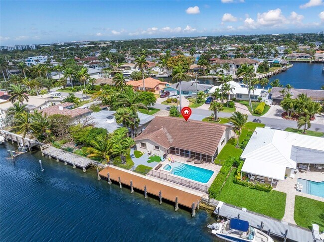 Building Photo - 2752 NE 3rd St