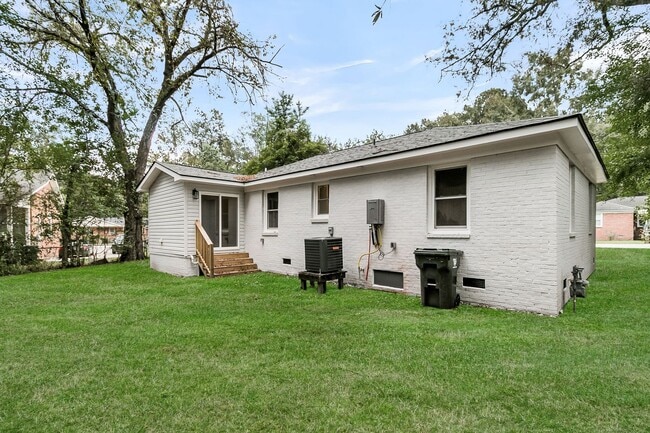 Building Photo - 30 Guerry Cir