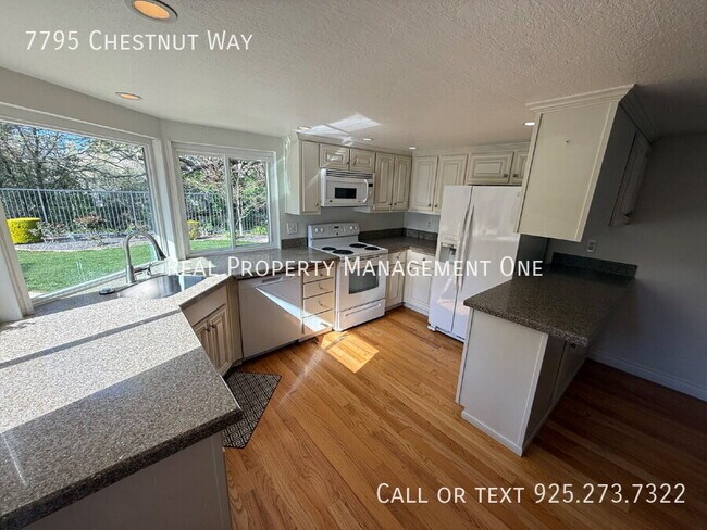 Building Photo - 7795 Chestnut Way