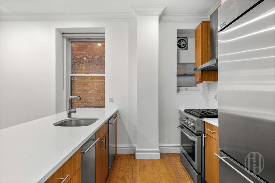 Building Photo - 26 E 63rd St