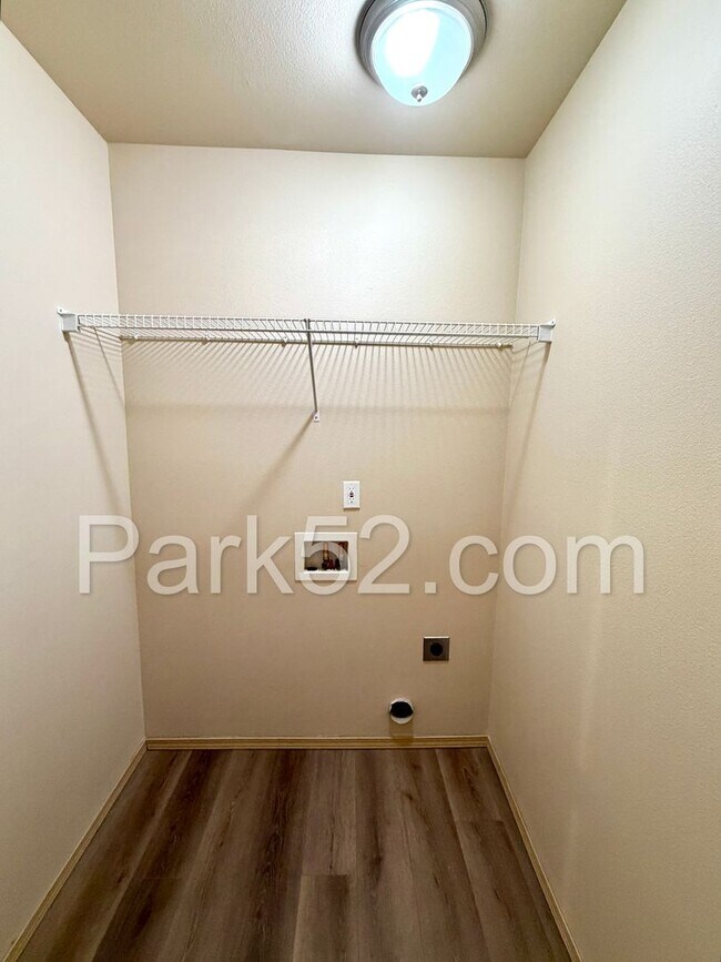 Building Photo - 3-Bedroom Duplex - Gated Community - Puyallup