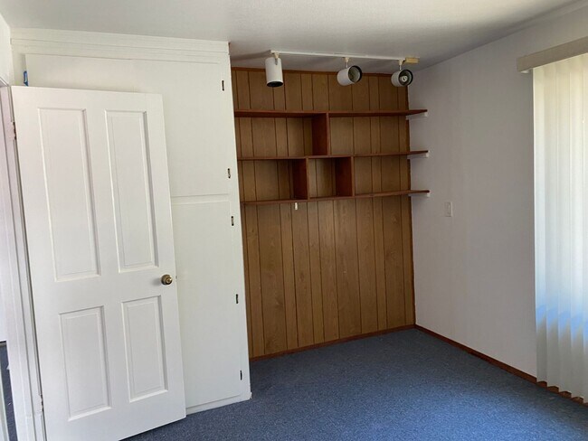 Building Photo - Charming Granny Unit in the Heart of the E...