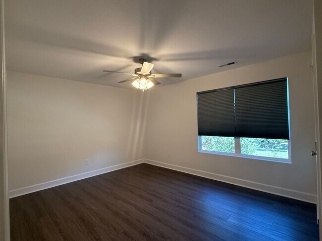 Building Photo - Like New Norfolk Single Family Home