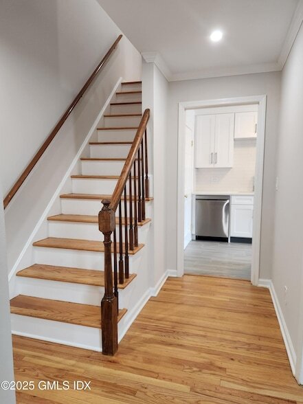 Building Photo - 86 Cos Cob Ave