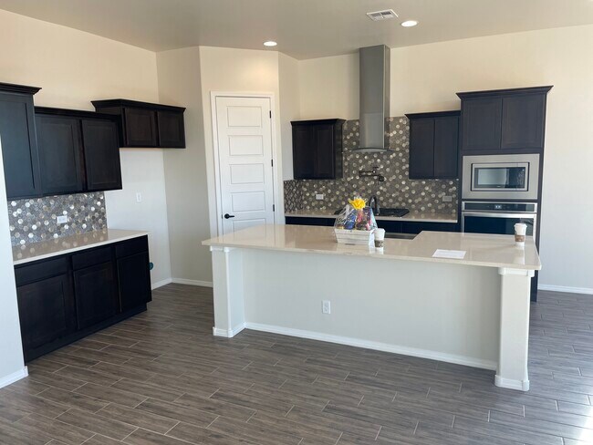 Building Photo - 5208 Bullseye Rd NE