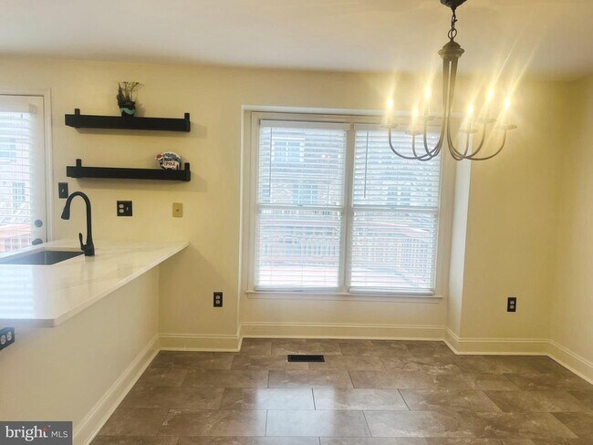 Building Photo - 8024 Hollow Reed Ct